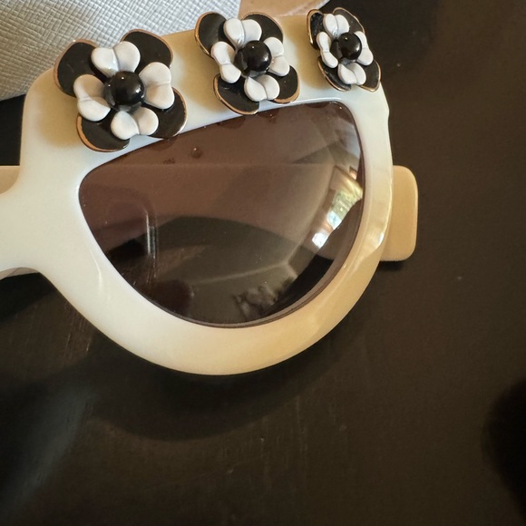 PRADA Limited Edition - Picture 7 of 13